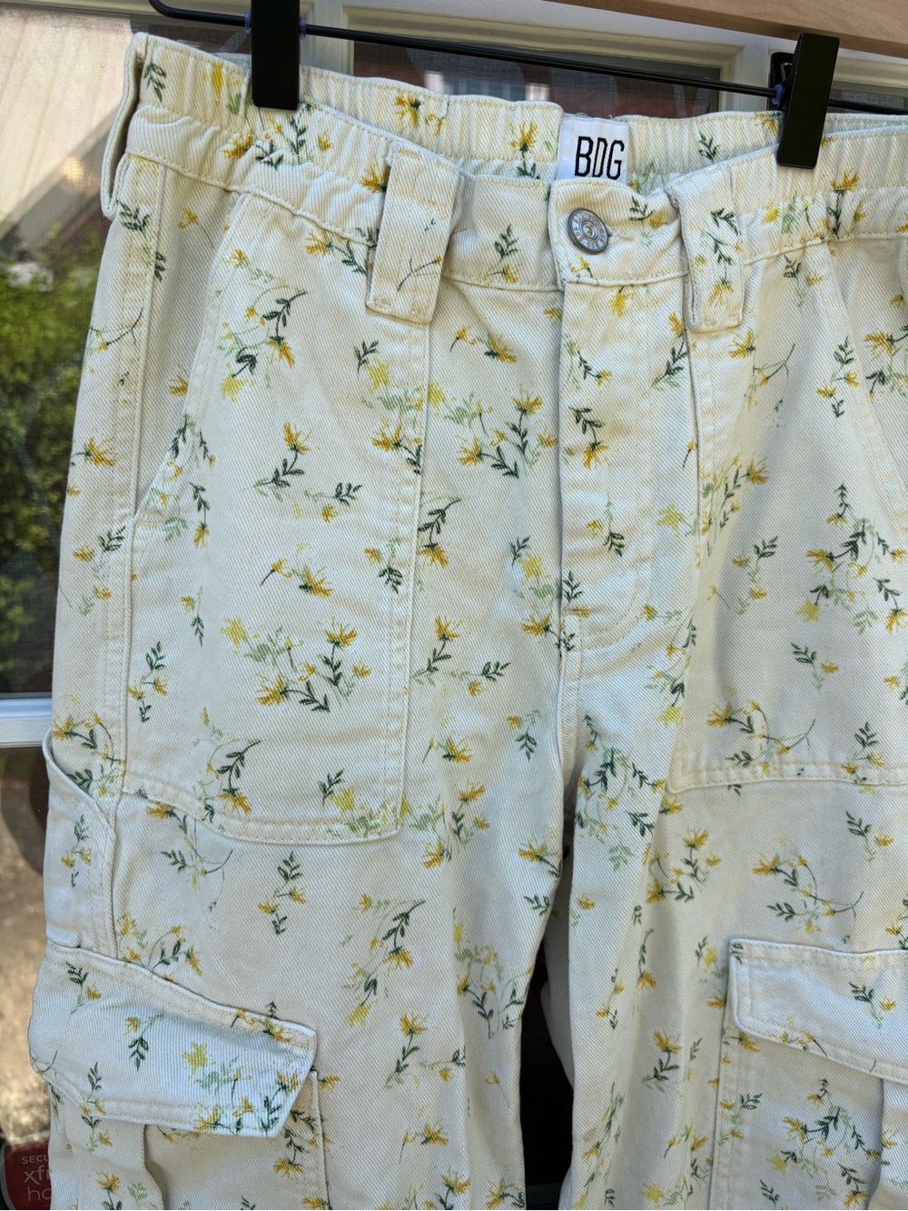 BDG Cream Pants with Yellow Floral Print | Skate Cargo Utility | size 27 - Picture 5 of 8